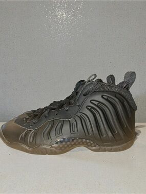 Nike Men's Black Foamposite-Style High-Top Sneakers